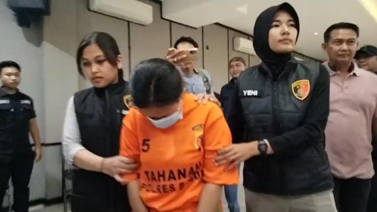 PELAKU PEMBUNUHAN SADIS -  AF (32) pelaku pembunuh wanita paruh baya di wilayah Kelurahan Cisarua, Kecamatan Cisarua, Kabupaten Bogor, Sabtu (22/11/2025).