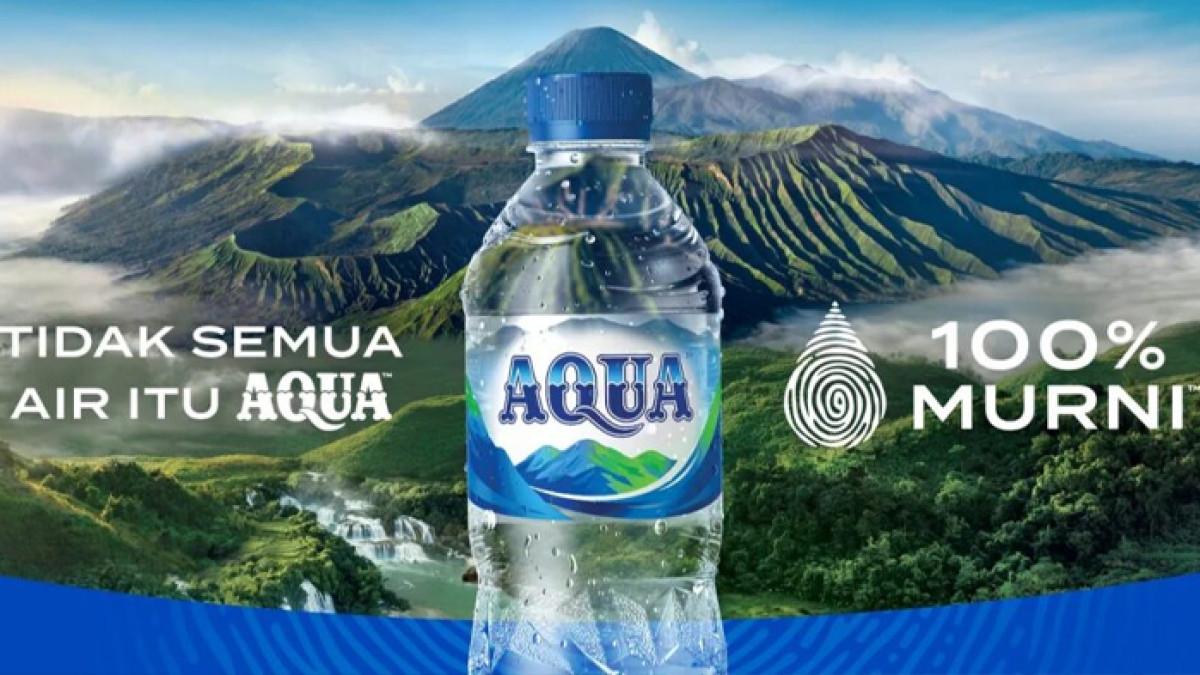 BRAND AQUA - Kemasan air mineral brand AQUA.