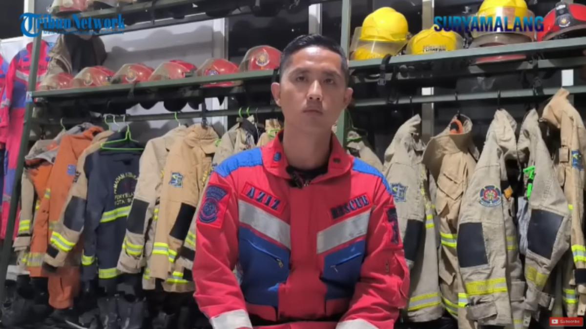CERITA TIM RESCUE - Abdul Aziz merupakan tim rescue dari Damkar Surabaya. Ia ikut mengevakuasi korban ambruknya musala Ponpes Al Khoziny Sidoarjo.