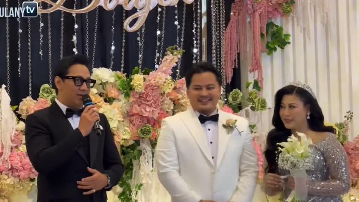 PERNIKAHAN BOIYEN - Andre Taulany datang ke pernikahan Boiyen dan Rully. Ia memberikan pantun dan bocorkan hadiah kocak.