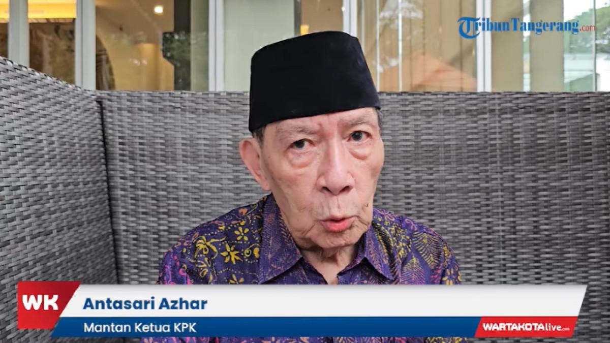 POTRET ANTASARI AZHAR - Antasari Azhar memang dikenal dengan ciri khas kumis tebal. Namun pada 2024 lalu, ia tampil manglingi karena tak lagi berkumis.