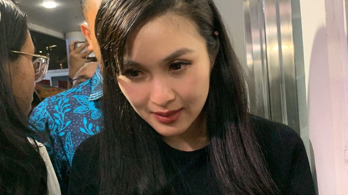 SOSOK SANDRA DEWI - Artis Sandra Dewi pasrah hartanya dirampas imbas kasus Harvey Moeis. Sandra Dewi memiliki alasan sendiri membiarkan hartanya dirampas negara.