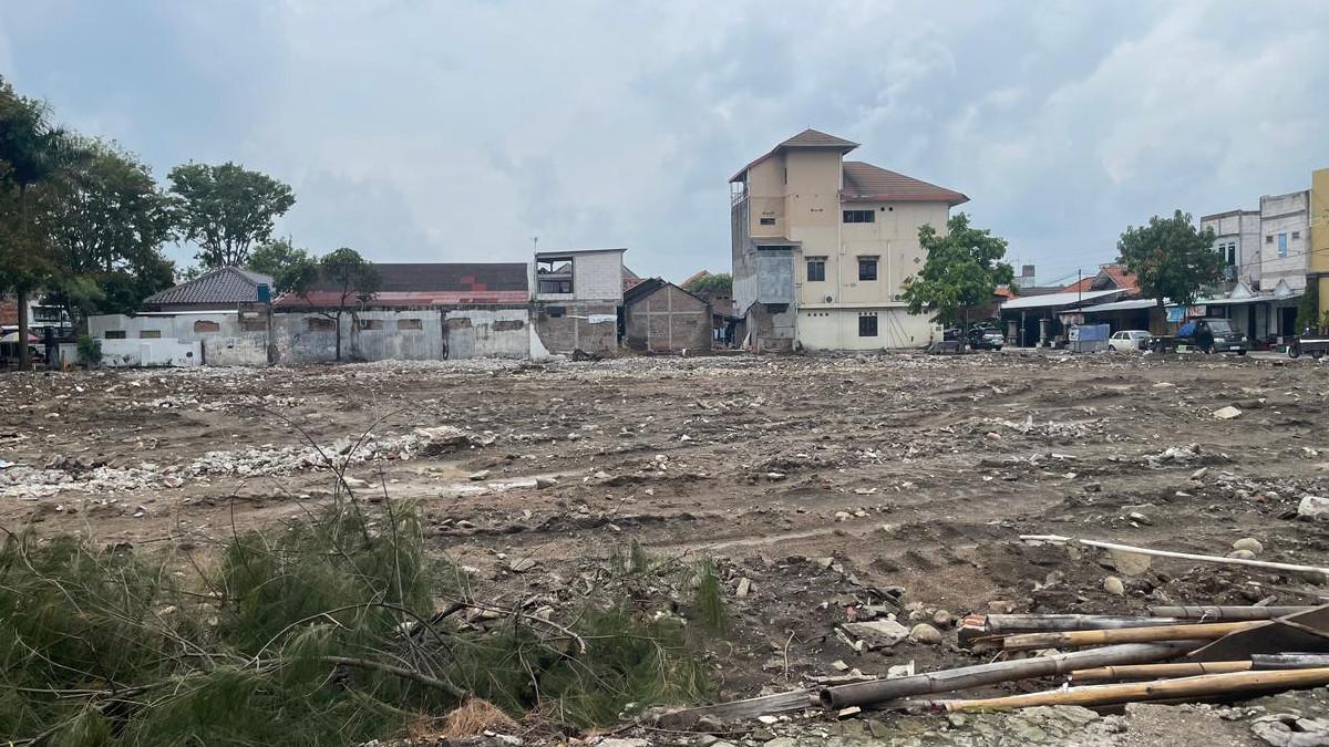 PEMBANGUNAN DI SUKOHARJO - Potrait Aset gedung yang sudah dibongkat Pemkab Sukoharjo guna pembangunan gedung Pujasera, Selasa (27/1/2026).