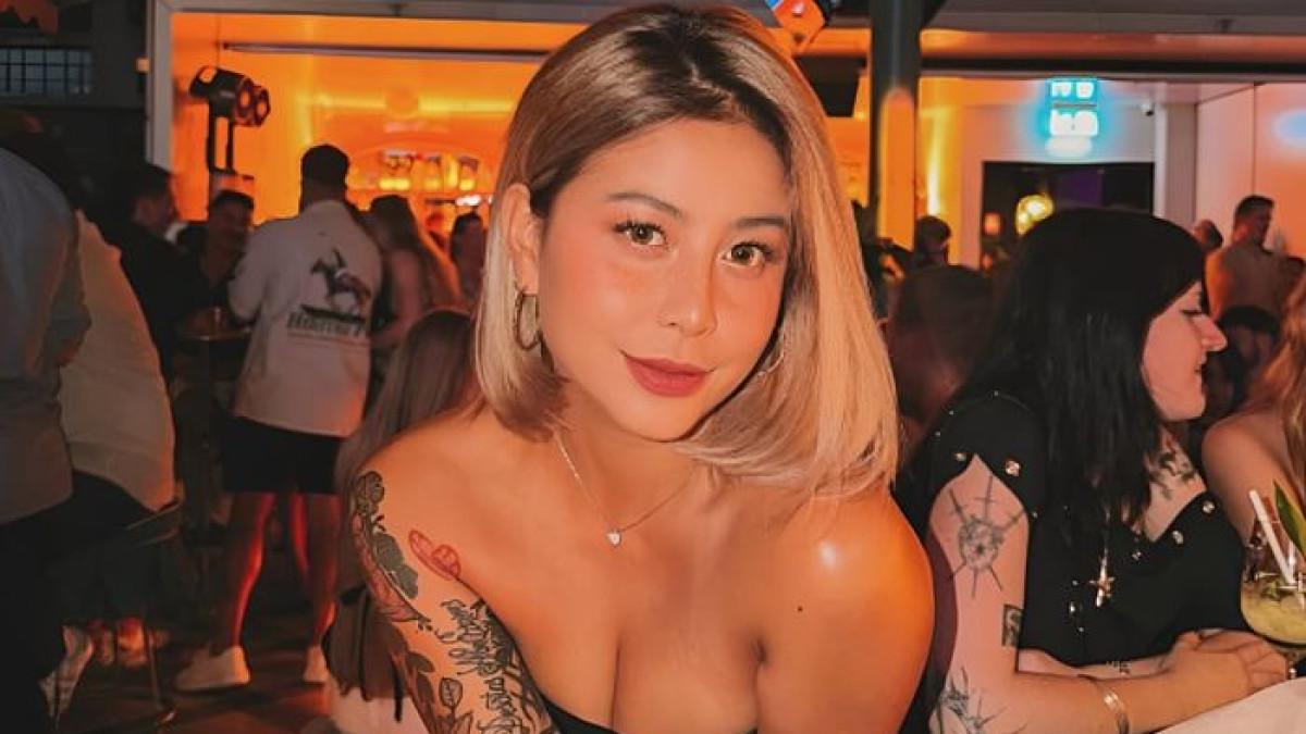 KABAR SELEBRITI - Awkarin membagikan kabar mengejutkan melalui media sosialnya.