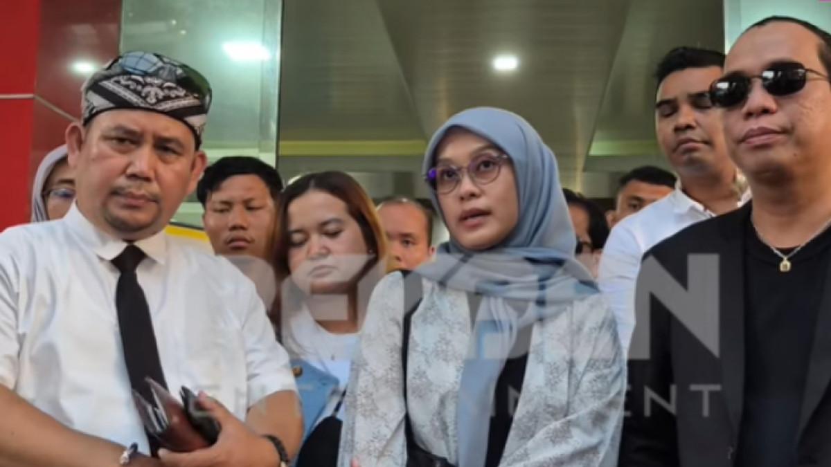 MANTAN KARYAWAN ASHANTY - Ayu Chairun Nurisa menjalani pemeriksaan terkait laporannya terhadap Ashanty. Ia pun menanggapi soal tuduhan gelapkan dana perusahaan untuk suntik DNA salmon.