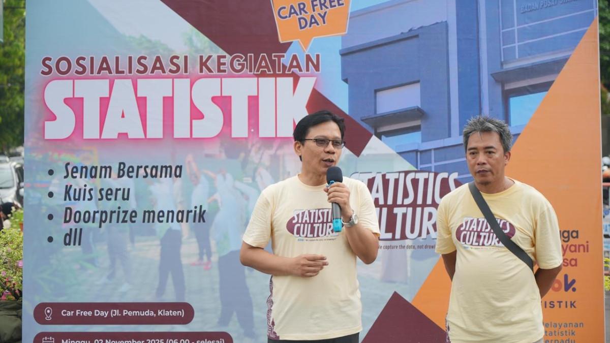 SOSIALISASI BPS KLATEN - Badan Pusat Statistik (BPS) Kabupaten Klaten menggelar sosialisasi kegiatan statistik di ajang Car Free Day (CFD) Jalan Pemuda, Klaten, Minggu (2/11/2025).