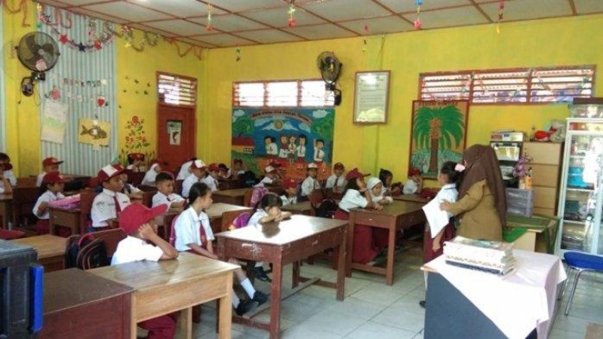 Jawaban Bahasa Indonesia Kelas 8 Halaman 215 216: Apakah Kalian Mengenal Seorang Orator Ulung?