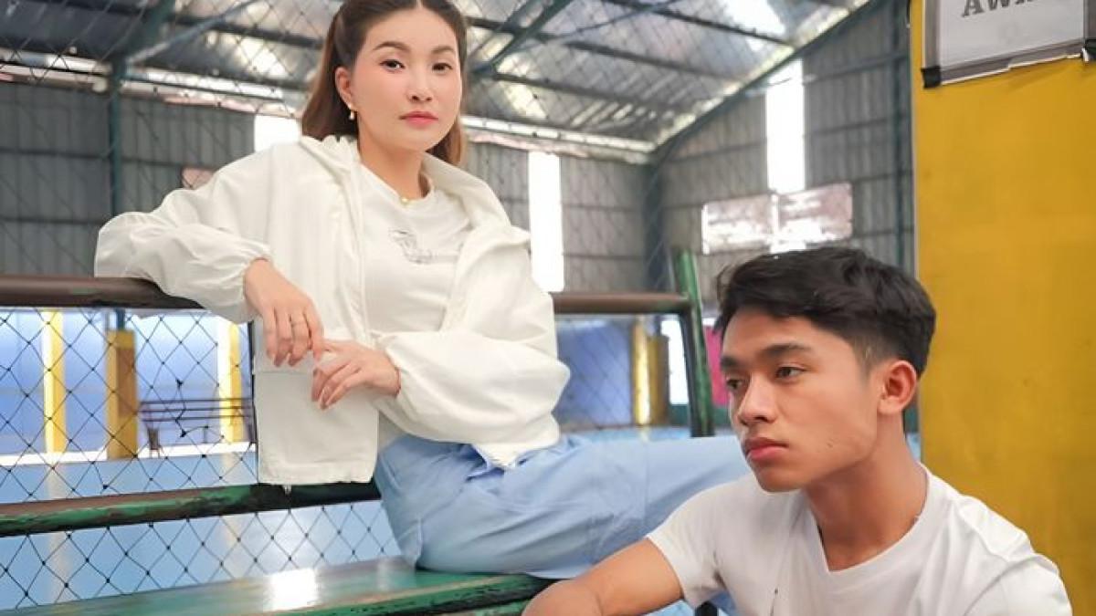 KABAR ARTIS - Betrand peto klarifikasi hubungannya dengan Sarwendah yang dituding renggang.
