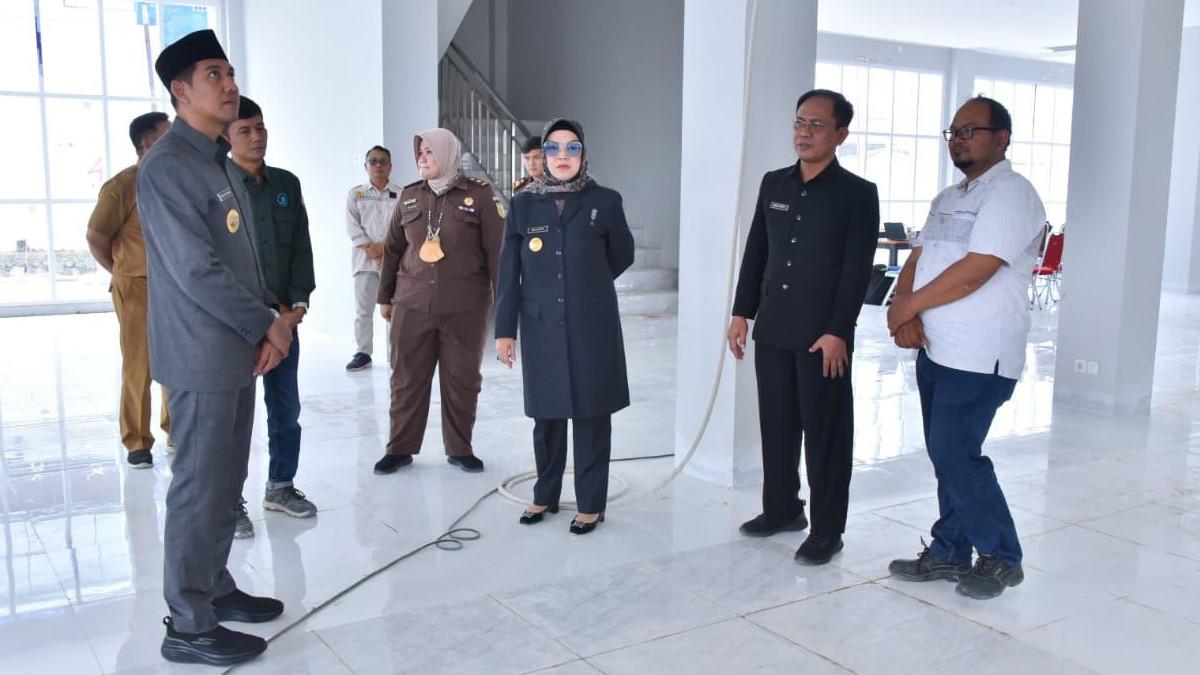 PEMBANGUNAN PERPUSTAKAAN SUKOHARJO - Bupati dan Wakil Bupati Sukoharjo melakukan sidak di pembangunan gedung perpustakaan pada 3 November 2025.