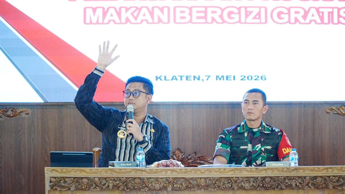 MBG DI KLATEN - Bupati Klaten Hamenang Wajar Ismoyo memimpin rapat evaluasi Program Makan Bergizi Gratis (MBG) di Pendopo Pemkab Klaten, Kamis (7/5/2026).