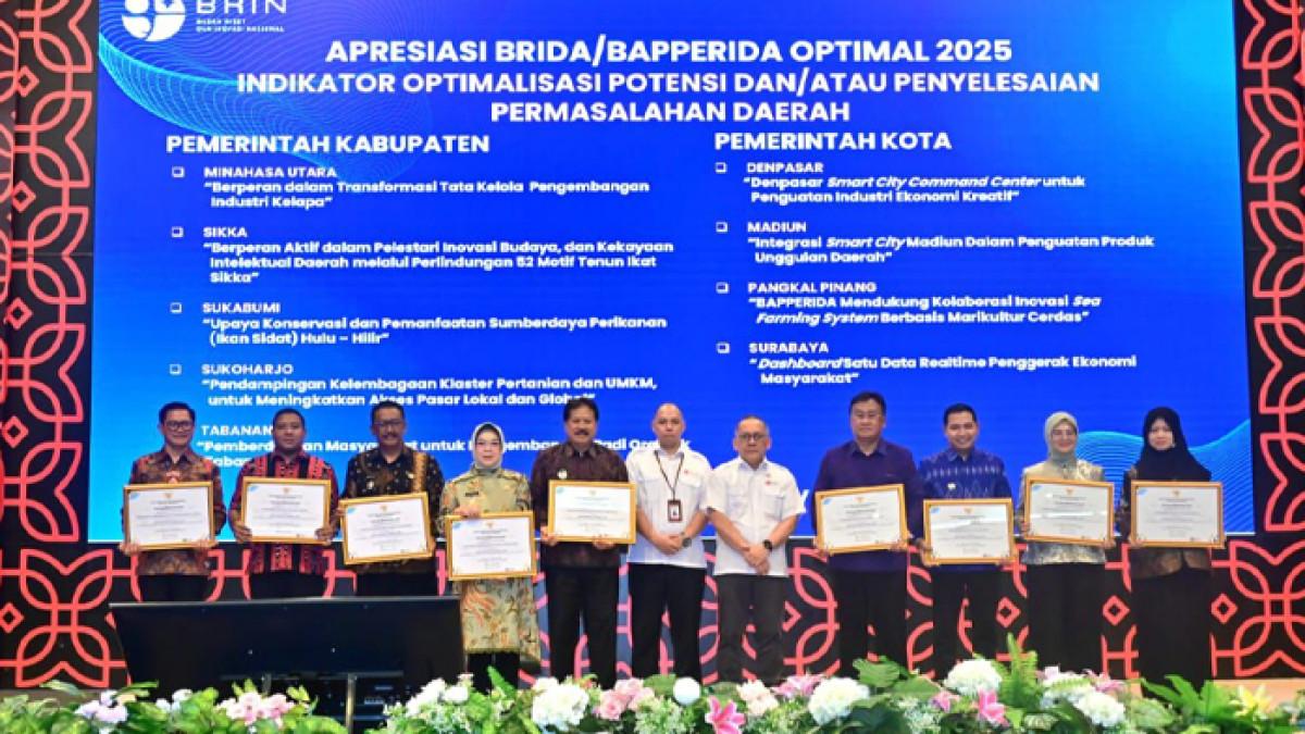 PRESTASI SUKOHARJO - Bupati Sukoharjo, Etik Suryani dalam ajang Apresiasi BRIDA Optimal 2025, Jakarta, Senin (27/10/2025).