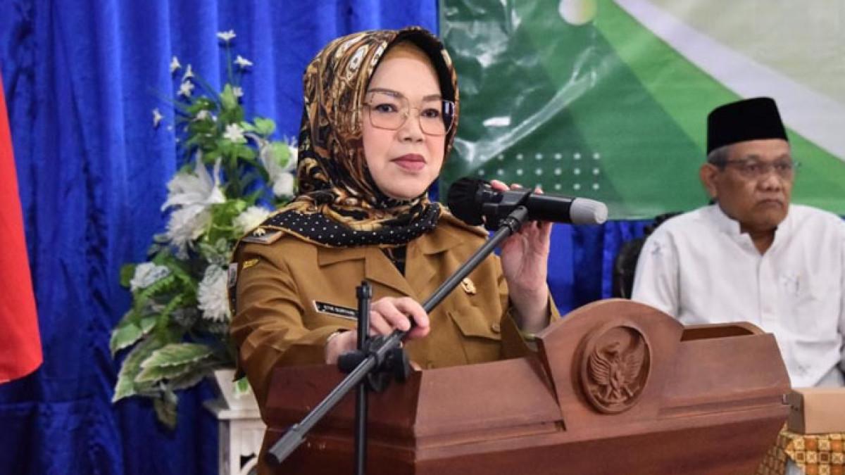 MUI SUKOHARJO - Bupati Sukoharjo Etik Suryani, menghadiri acara Musyawarah Kerja Daerah (Mukerda) bersama Majelis Ulama Indonesia (MUI) Kabupaten Sukoharjo yang diselenggarakan di Hotel Hapsari, pada Selasa (7/10/2025).