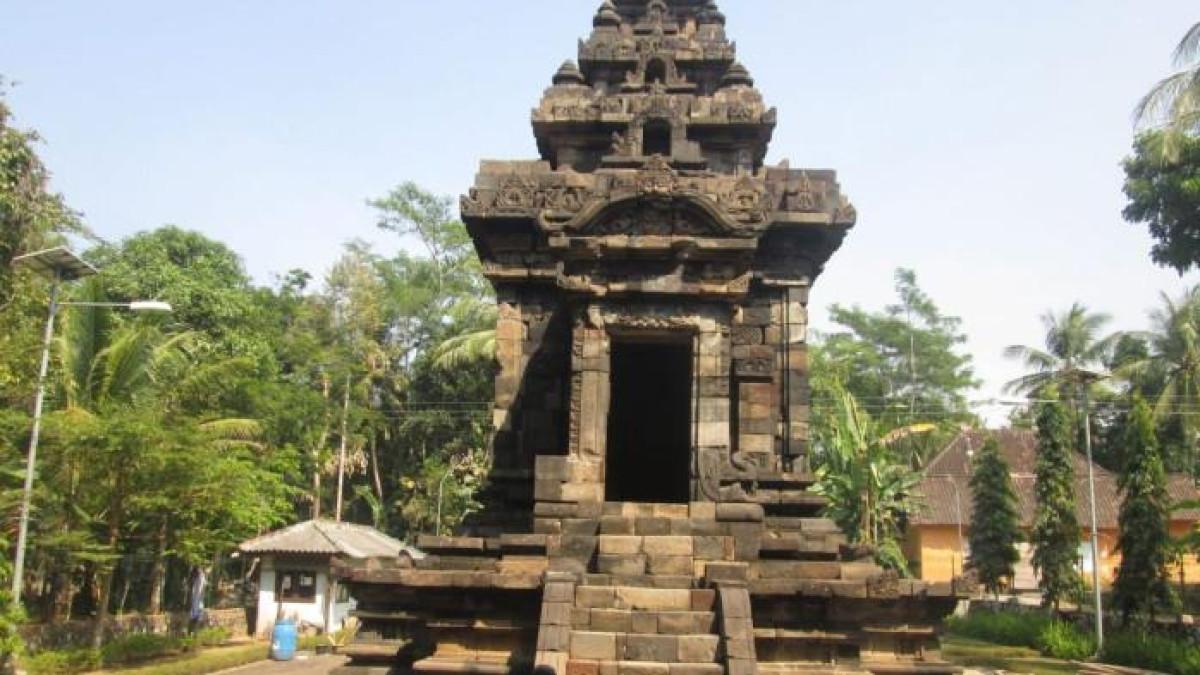 IKON KARANONGKO KLATEN - Candi Merak di Klaten, Jawa Tengah, beberapa waktu lalu.