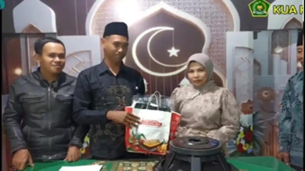 PERNIKAHAN VIRAL - Choirul Ricky Angkoso dan Wiwid ketika melangsungkan akad nikah pada Jumat (7/11/2025).