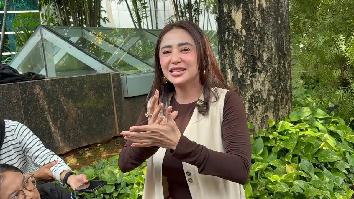 UANG THR - Dewi Perssik ketika ditemui di kawasan Tendean, Mampang Prapatan, Jakarta Selatan, Rabu (8/4/2026).