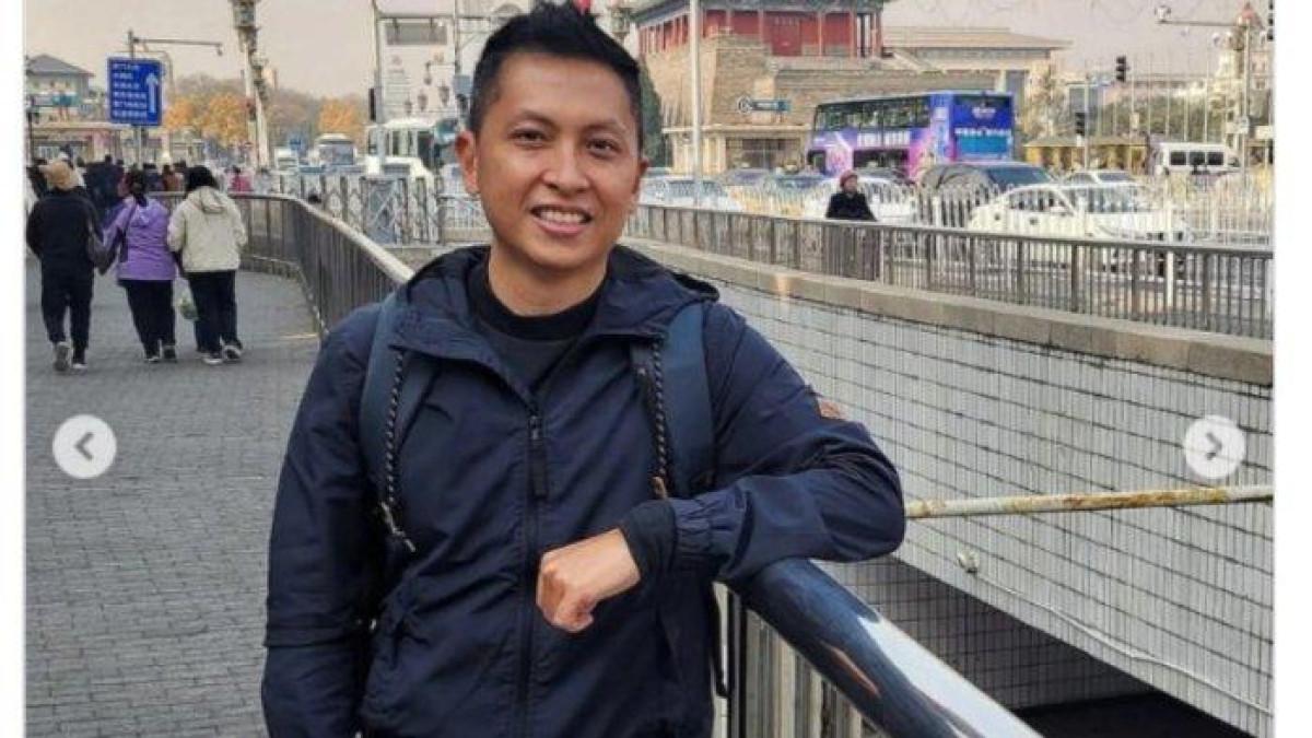 DIPLOMAT TEWAS DILAKBAN -- Diplomat Arya Daru Pangayunan (39), ditemukan tewas di kamar kos di Jalan Gondangdia Kecil, Menteng, Selasa (8/7/2025) Kini, polisi sedang berupaya mengungkap misteri kematiannya yang tak wajar.