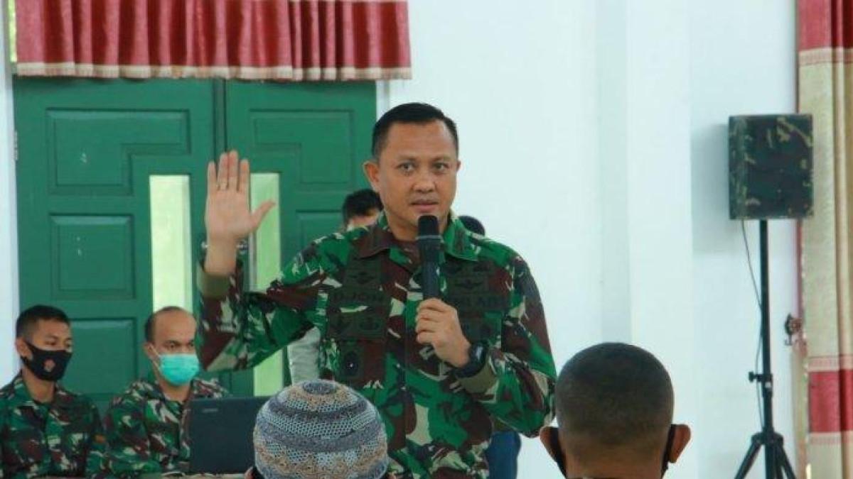 PANGLIMA KOPASSUS - Djon Afriandi, saat masih menjadi Danrem 012/Teuku Umar Meulaboh dan berpangkat kolonel. Letjen TNI Djon Afriandi merupakan lulusan terbaik Akademi Militer serta penerima Adhi Makayasa tahun 1995 yang kini menjabat Panglima Kopassus.