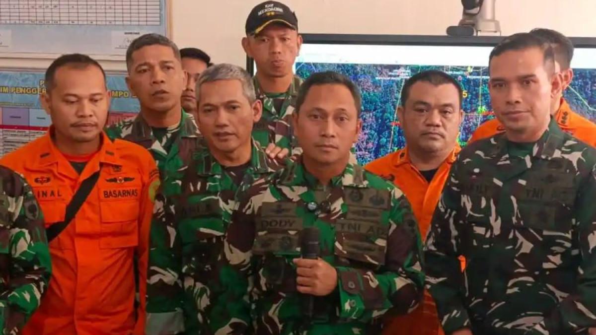 PESAWAT JATUH - Asisten Operasi Kodam XIV/Hasanuddin, Kolonel Inf Dody Priyo Hadi, di Posko SAR Gabungan, Jumat (23/1/2026). Dua jasad penumpang Pesawat ATR 42-500 kembali ditemukan.