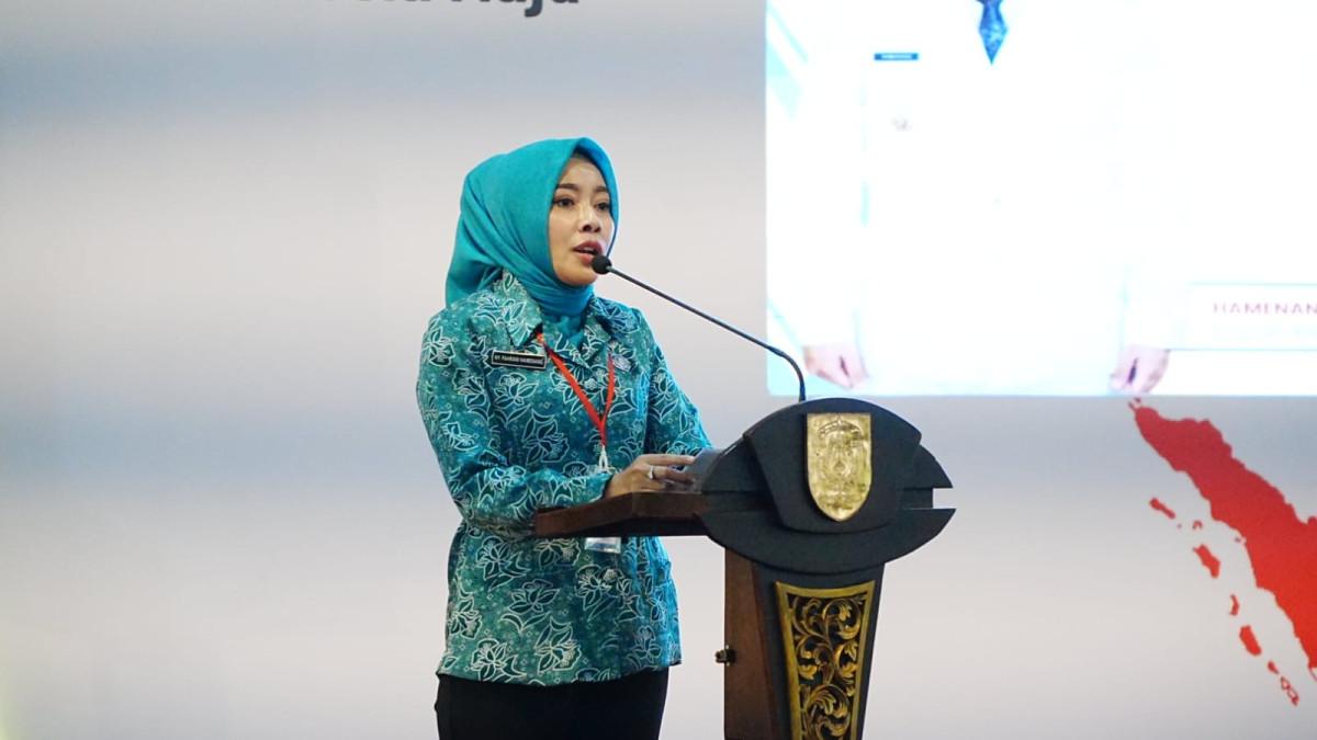 RAPAT PKK KLATEN - Ketua TP PKK Klaten Fahrani Hamenang Wajar Ismoyo menyampaikan laporan program kerja yang telah berjalan saat Rapat Kerja Daerah (Rakerda) Tim Penggerak PKK Kabupaten Klaten Tahun 2025 di Pendopo Pemkab Klaten, Rabu (26/11/2025).