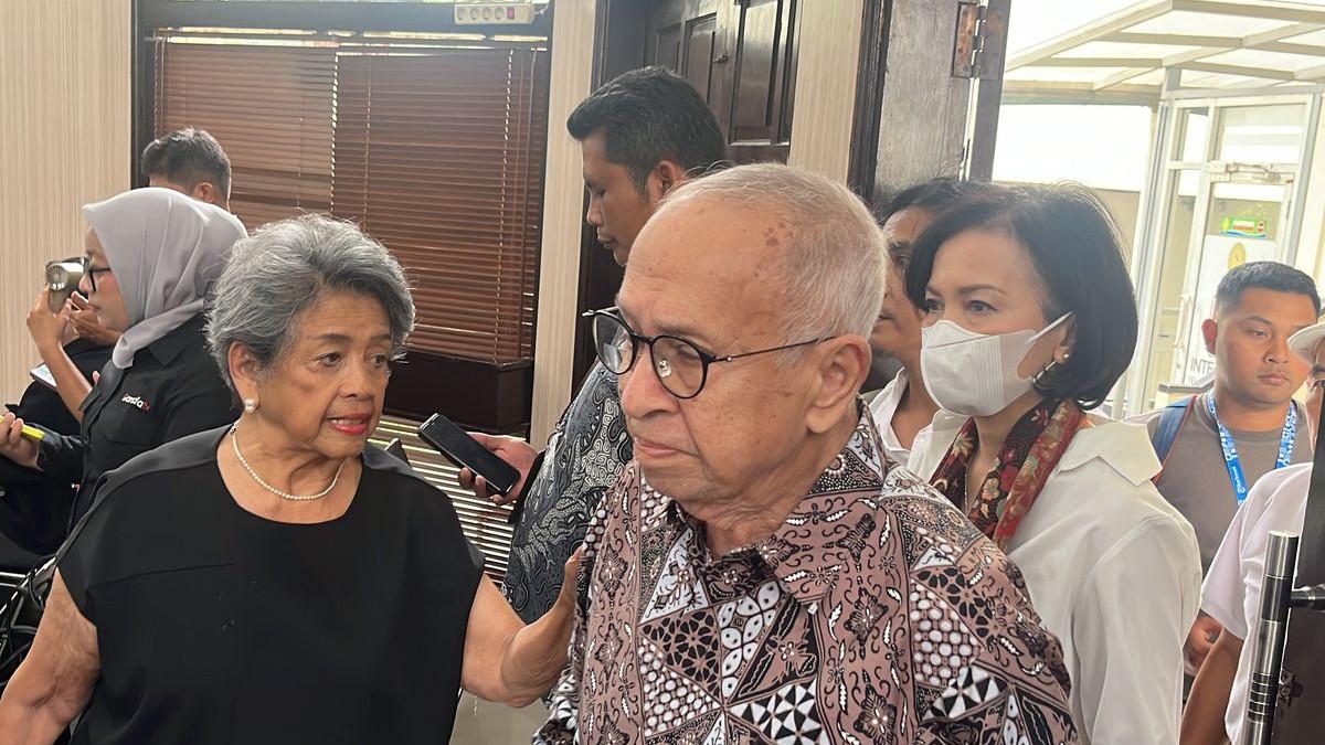 SIDANG NADIEM MAKARIM - Fakta orang tua Nadiem Makarim menghadiri sidang anak