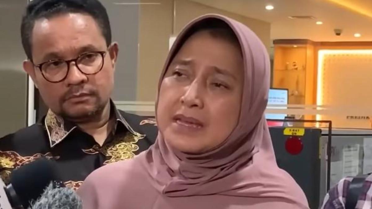 ORANG TUA LARAS- Fauziah, Ibu dan paman Laras Faizah menyampaikan permohonan kepada Presiden Prabowo dan Kapolri agar dibebaskan karena dianggap hanya spontan bukan provokasi