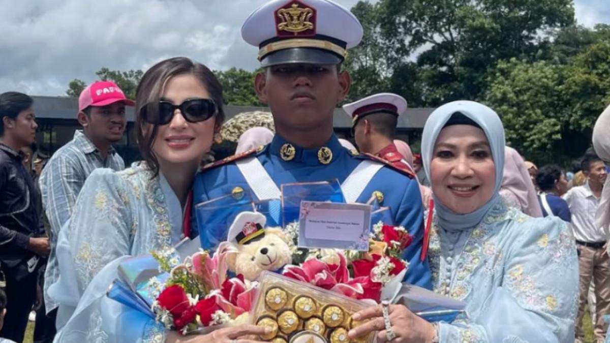 SOSOK FELICE GABRIEL - Felice Gabriel merupakan anak angkat Dewi Perssik. Ia kini resmi menjadi Taruna Akademi Militer Angkatan Laut.