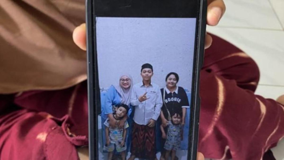 KORBAN AL KHOZINY - Foto terakhir korban meninggal tragedi Ponpes Al Khoziny, Rafi Catur Okta Mulya, Senin (6/10/2025). Rafi harusnya ulang tahun pada 8 Oktober 2025.