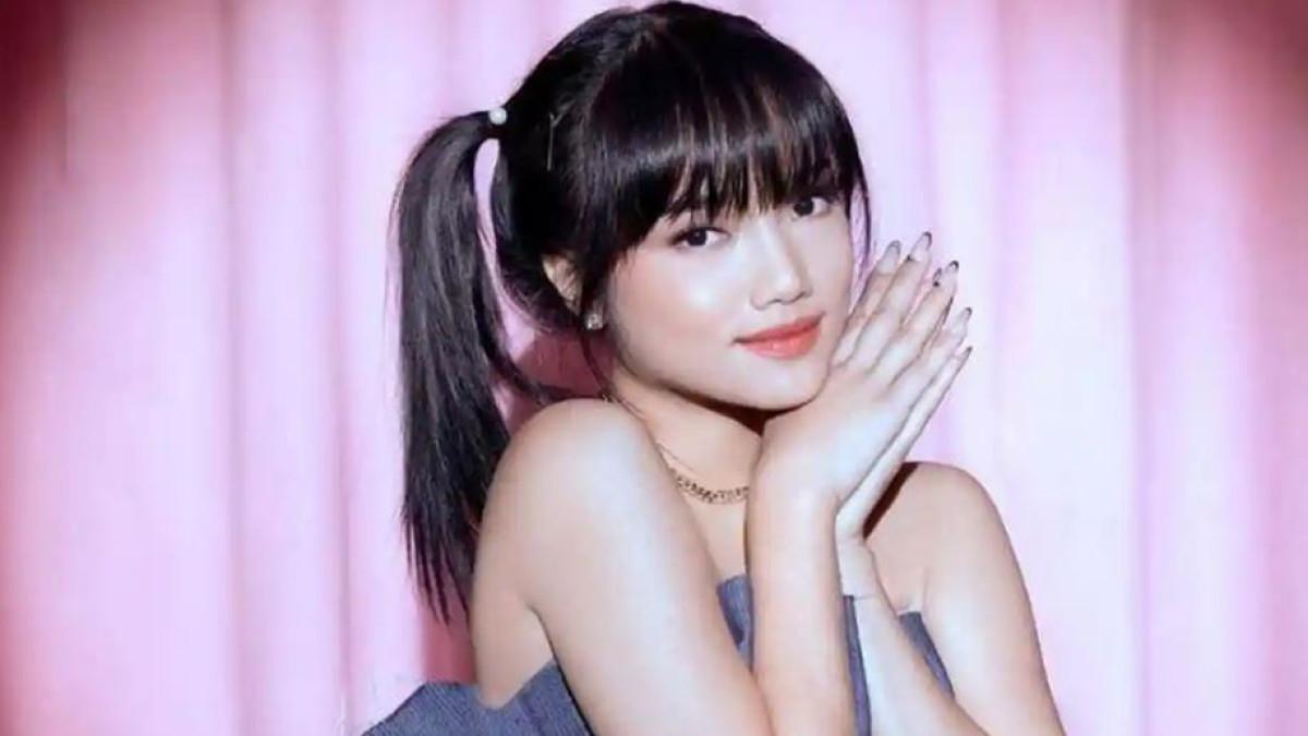 FUJI CURHAT - Fuji Utami curhat pernah ribut dengan penggemarnya gara-gara direkam diam-diam.