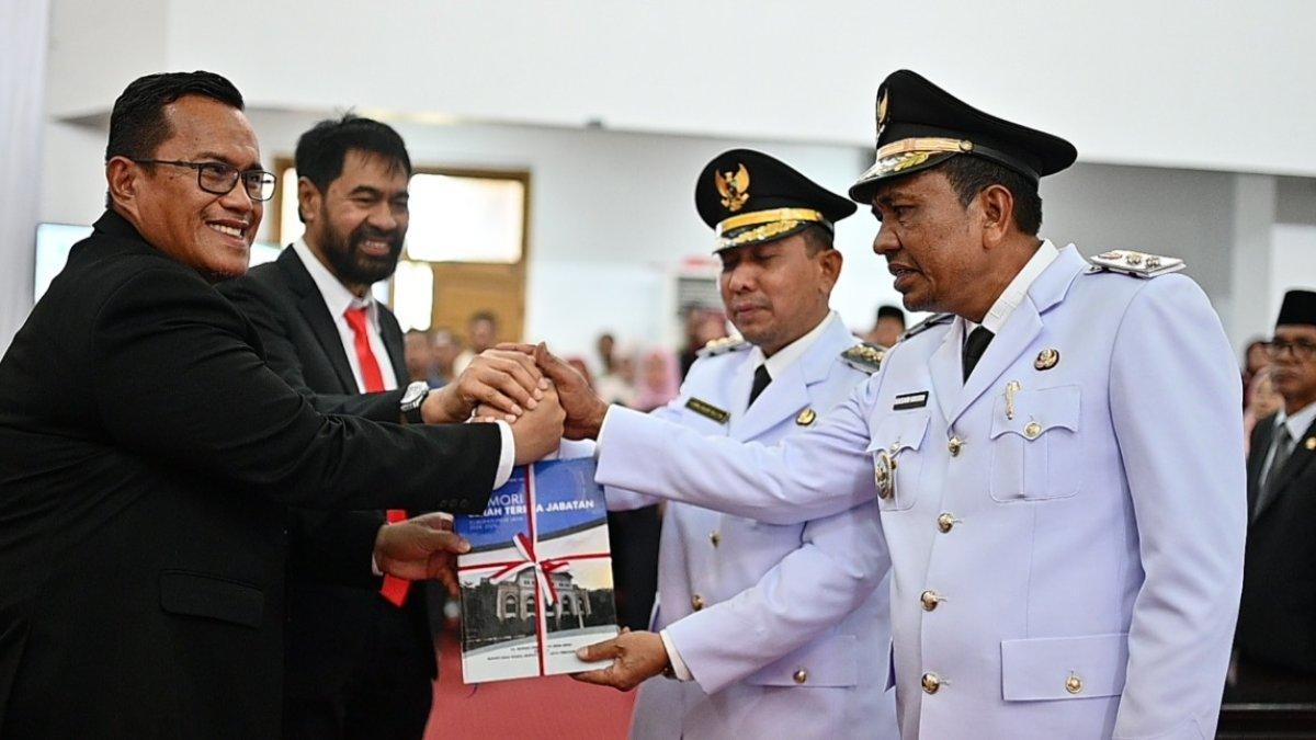 PROFIL WAKIL BUPATI - Gubernur Aceh Muzakir Manaf, mengambil Sumpah Jabatan dan melantik H. Sibral Malasyi, MA. S.Sos, sebagai Bupati Pidie Jaya, dan Hasan Basri, ST, MM, sebagai Wakil Bupati Pidie Jaya periode 2025-2030 pada Rapat Paripurna DPRK Pidie Jaya, di Gedung DPRK Pidie Jaya, Meureudu, Selasa, (18/2/2025). (pidiejayakab.go.id)