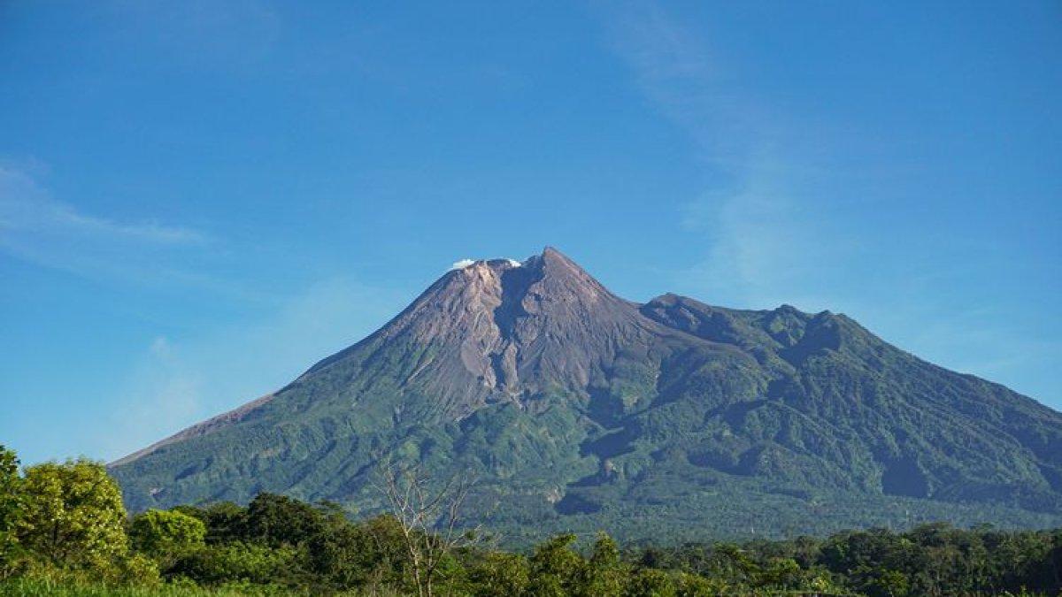 WISATA KLATEN: Gunung Merapi dilihat dari Bendungan Kendalsari atau Karangkendal, Kemalang, Klaten, Jawa Tengah