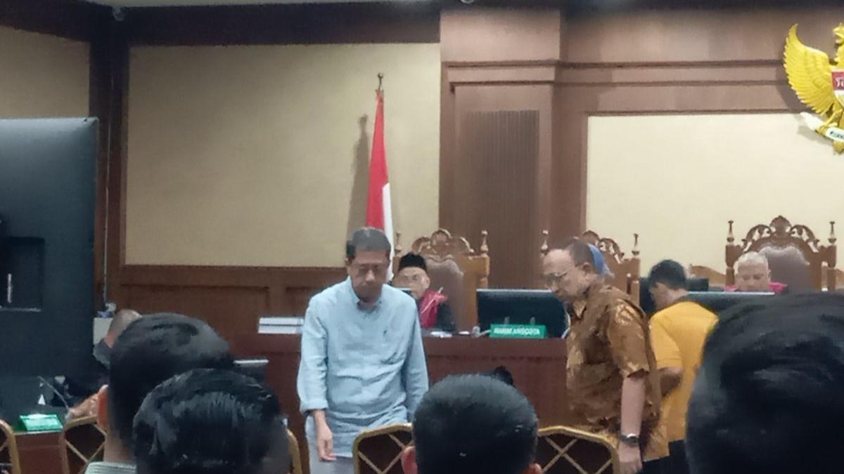 KASUS KORUPSI - Tersangka sekaligus eks petinggi PT Pertamina Alfian Nasution dan Hanung Budya Yuktyanta dalam sidang di Pengadilan Tipikor pada Pengadilan Negeri Jakarta Pusat, Senin (20/10/2025).