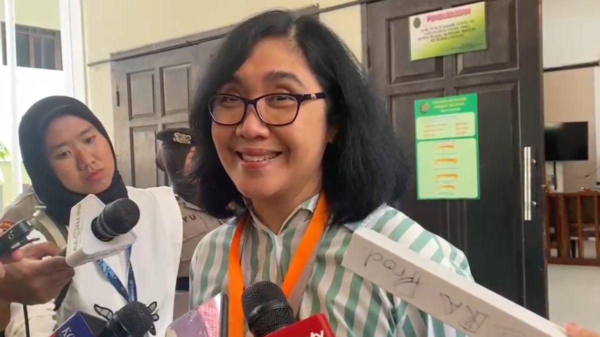 MERTUA NADIEM MAKARIM - Ibu mertua mantan Menteri Pendidikan, Kebudayaan, Riset, dan Teknologi (Mendikbudristek) Nadiem Makarim, Sania Makki saat ditemui di PN Jakarta Selatan, Kamis (9/10/2025)