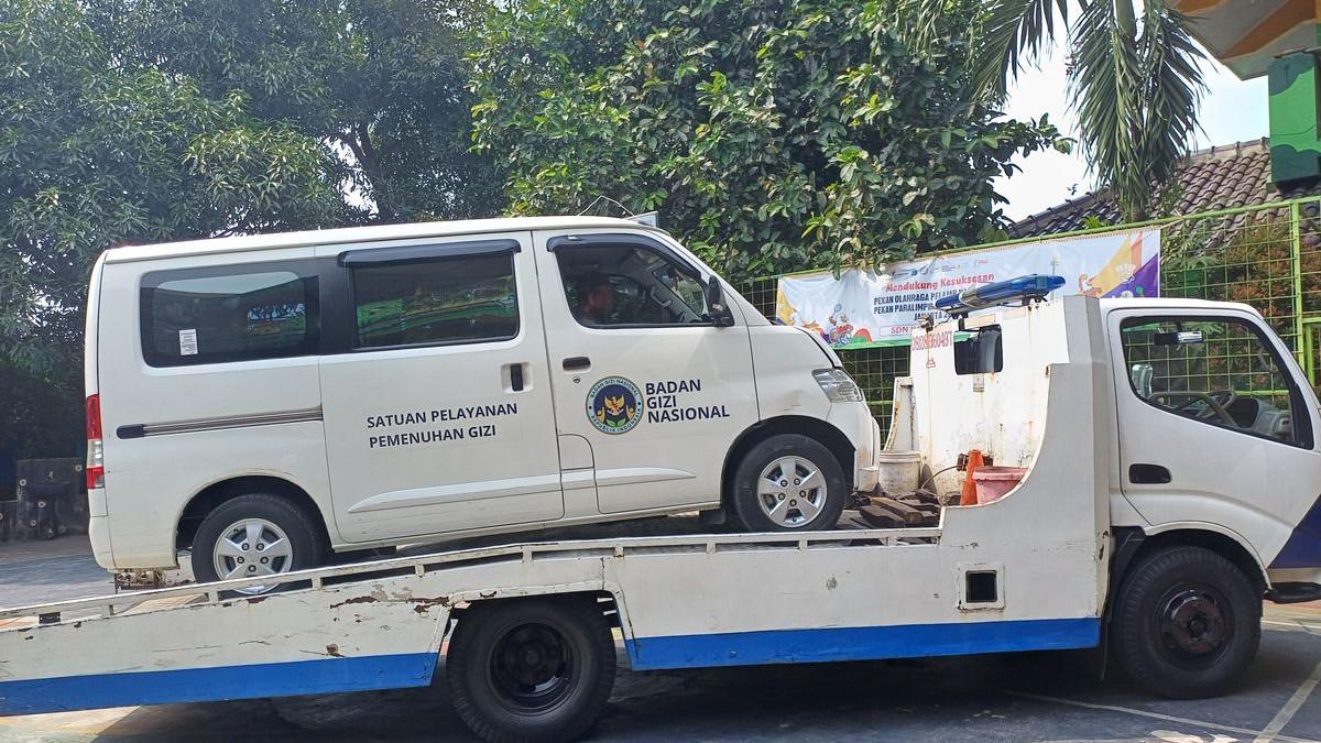 PROGRAM MBG - Ilustrasi Mobil MBG yang menabrak SDN Kalibaru 01 dibawa ke Polres Metro Jakarta Utara, Kamis (11/12/2025).