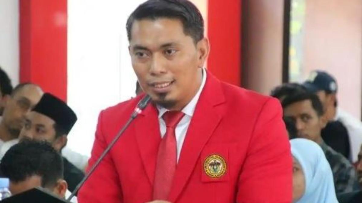 SOSOK IPTU NASRULLAH - Iptu Nasrullah saat prmosi doktor di Unhas Jl Perintis Kemerdekaan, Kecamatan Biringkanaya, Kota Makassar, Senin (7/7/2025). Mengenal sosok Iptu Nasrullah Muntu, yang disebut oleh pengusaha skincare Fenny Frans hingga diberi hadiah umrah gratis.