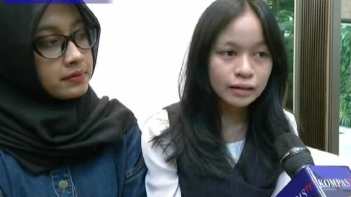 SISWA VIRAL - Josepha Alexandra atau Ocha (kanan), siswi SMA Negeri 1 Pontianak yang mengikuti Lomba Cerdas Cermat (LCC) Empat Pilar MPR RI tingkat Provinsi Kalimantan Barat, mengungkapkan rasa terima kasih atas dukungan masyarakat.