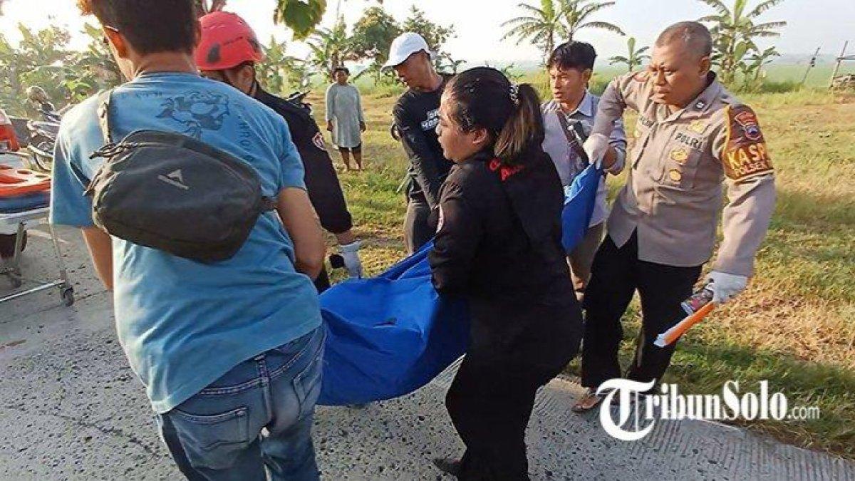 TRAGIS! Kecelakaan Maut Mobil Elf Senggol Motor di Sragen, Seorang Pelajar Tewas di Lokasi Kejadian