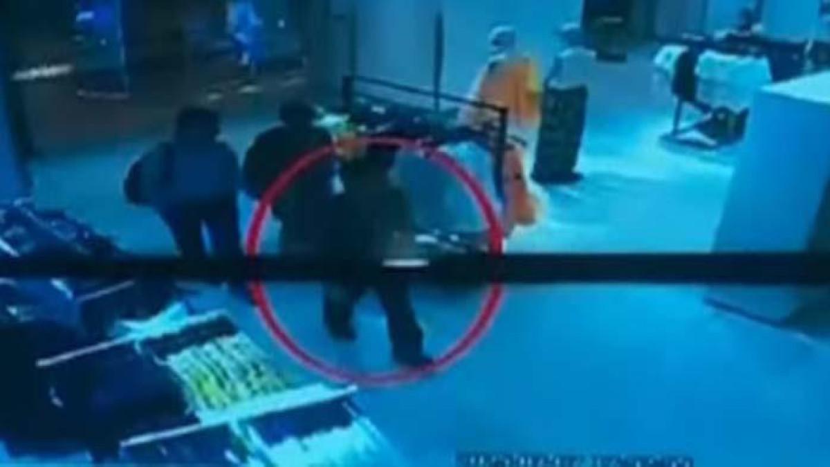 DIPLOMAT MUDA TEWAS: Kematian Arya Daru masih menyisakan misteri yang belum terpecahkan yakni soal sosok Vara dan Dion yang temani almarhum di Mall Grand Indonesia sebelum tewas.
