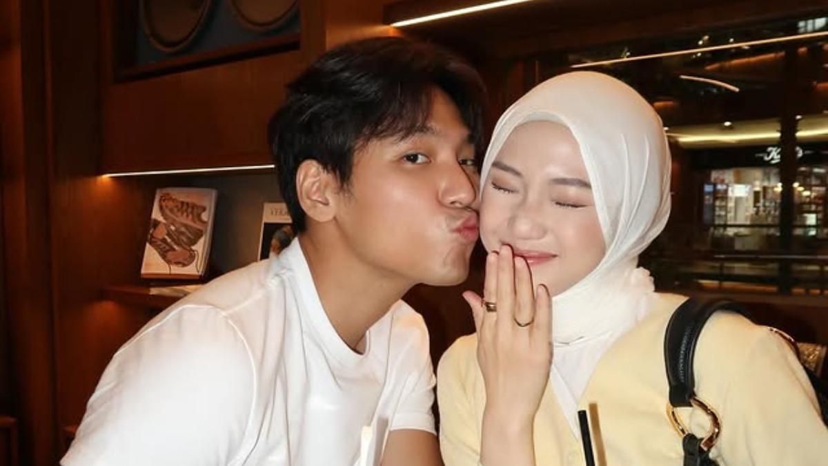 SOSOK SELEBGRAM - Kemesraan Julia Prastini dengan suaminya, Na Daehoon. Foto diunduh dari Instagram.