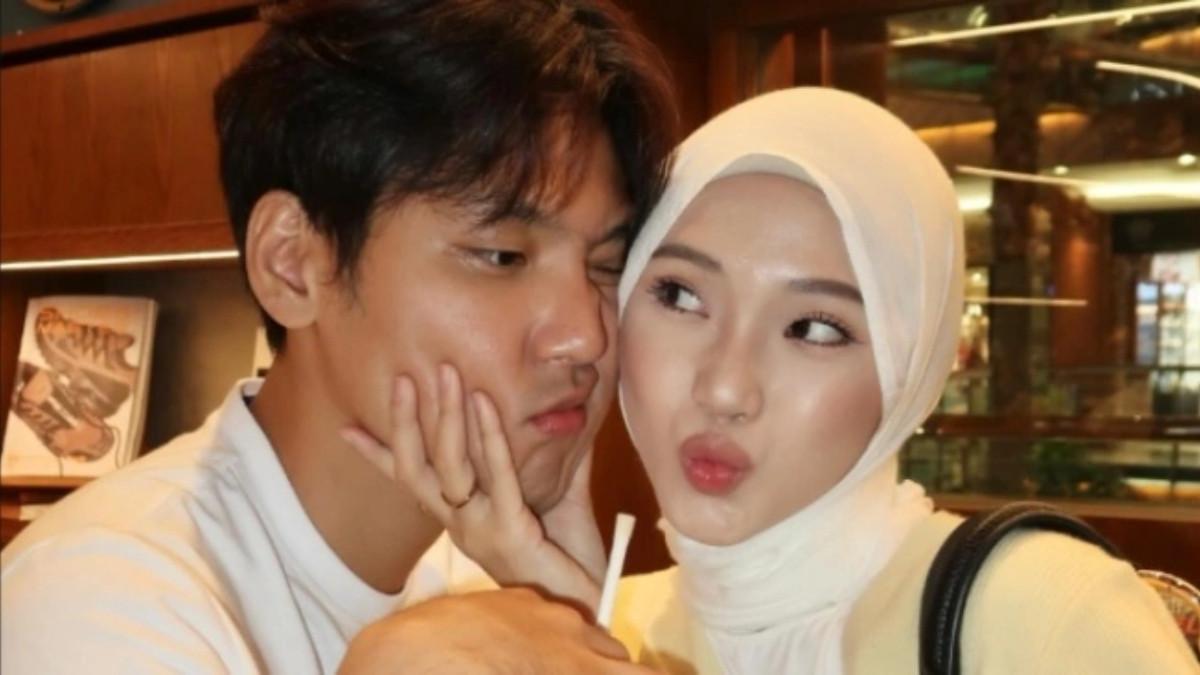SOSOK SELEBGRAM - Kemesraan Julia Prastini dengan suaminya, Na Daehoon. Foto diunduh dari Instagram.