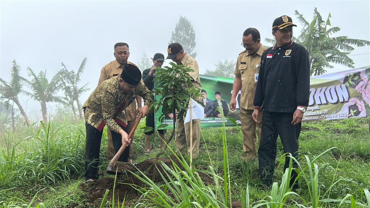 DPRD Klaten Tanam Pohon Buah di Lereng Merapi, Dorong Ketahanan Pangan dan Cegah Banjir