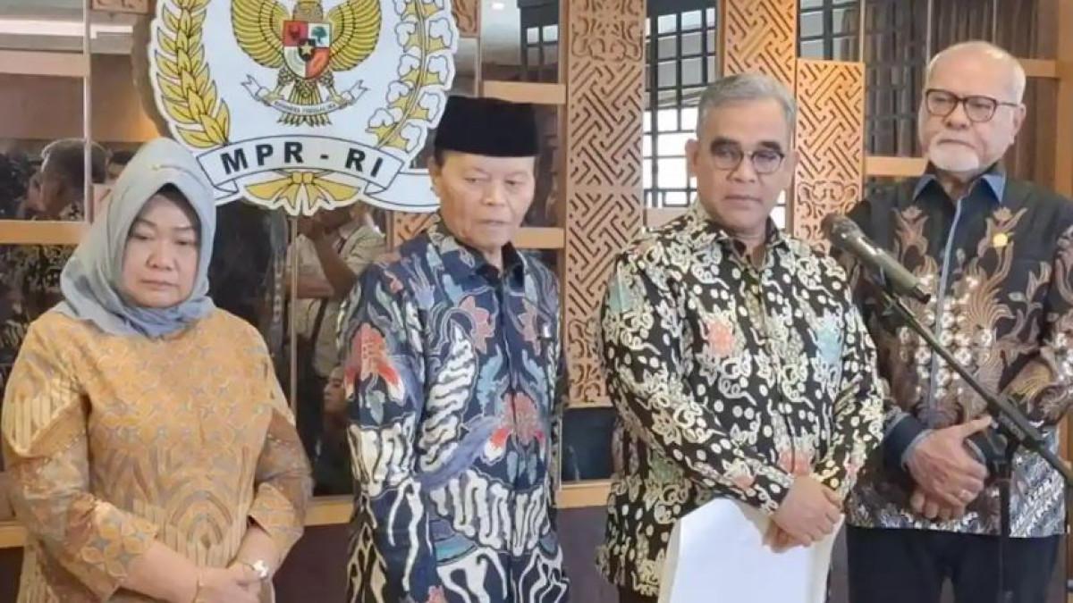 CERDAS CERMAT MPR - Ketua MPR RI, Ahmad Muzani, saat menggelar jumpa pers di kompleks parlemen, Senayan, Jakarta, Rabu (13/5/2026).