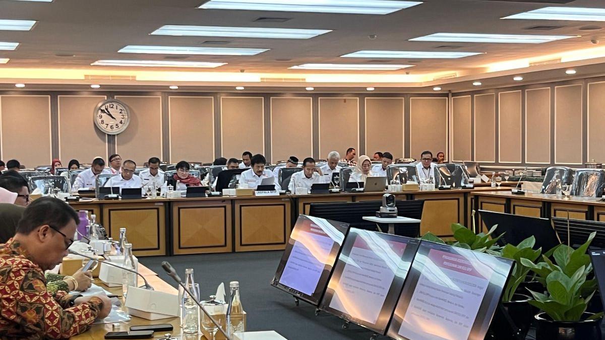 KABAR TERBARU - Suasana ruang rapat Komisi XIII DPR RI dengan BPIP di Kompleks Parlemen, Jakarta, Senin (13/4/2026).