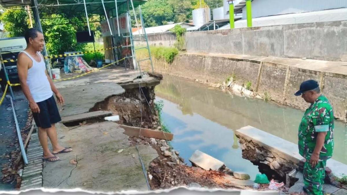 KABAR BERITA SEMARANG - Kondisi bantaran Kali Silandak, tepatnya di Jalan Jembawan 1, Semarang.