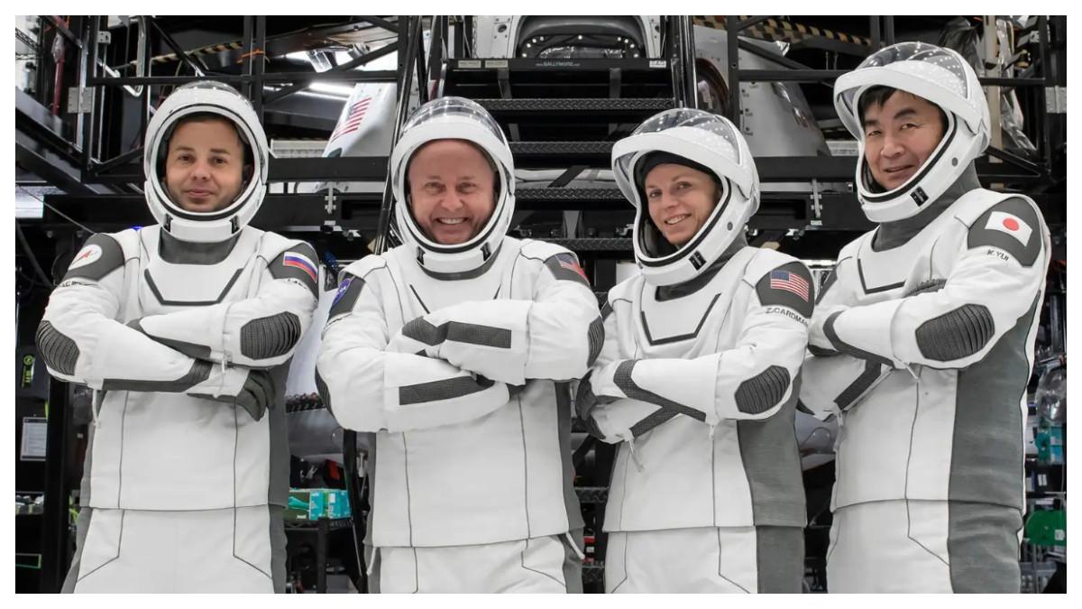 Dari kiri: Oleg Platonov, Mike Fincke, Zena Cardman, dan Kimiya Yui dari Crew-11 pada 3 Juli 2025.