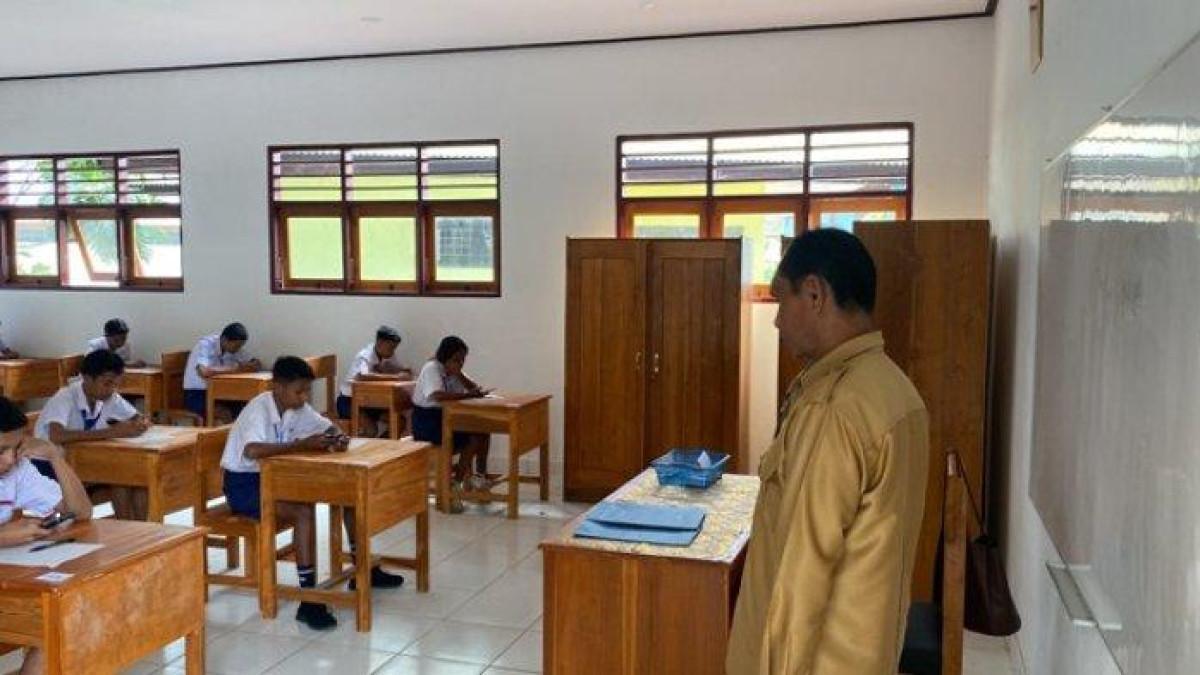 Kunci Jawaban IPA Kelas 7  Halaman 59 Sampai Suhu Berapa Besi Harus Dipanaskan agar Dapat Meleleh?