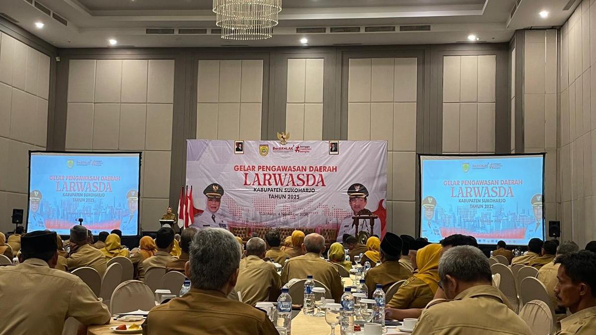 LARWASDA PEMKAB SUKOHARJO - Pemerintah Kabupaten (Pemkab) Sukoharjo melalui Inspektorat Kabupaten menggelar kegiatan Gelar Pengawasan Daerah (Larwasda) tahun 2025 di Hotel Mercure, Solo Baru, Kabupaten Sukoharjo, pada Selasa (4/11/2025).