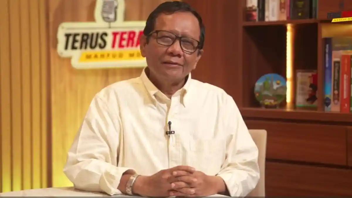 MAHFUD MD MARAH - Mahfud MD, memberikan respons menohok ke Dwi Sasetyaningtyas (DS), alumni LPDP, yang dianggap menghina negara dengan pernyataannya 