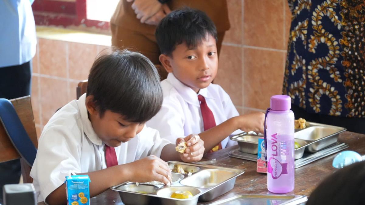 MBG DI KLATEN - Pelaksanaan program Makan Bergizi Gratis (MBG) di SD Negeri Mlese, Klaten, Selasa (5/8/2025).