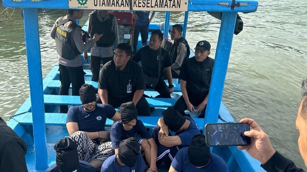 NASIB AMMAR ZONI - Mantan artis Ammar Zoni bersama 5 warga binaan berisiko tinggi (high risk) dipindahkan ke Lembaga Pemasyarakatan (Lapas) Nusakambangan pada Kamis (16/10/2025)