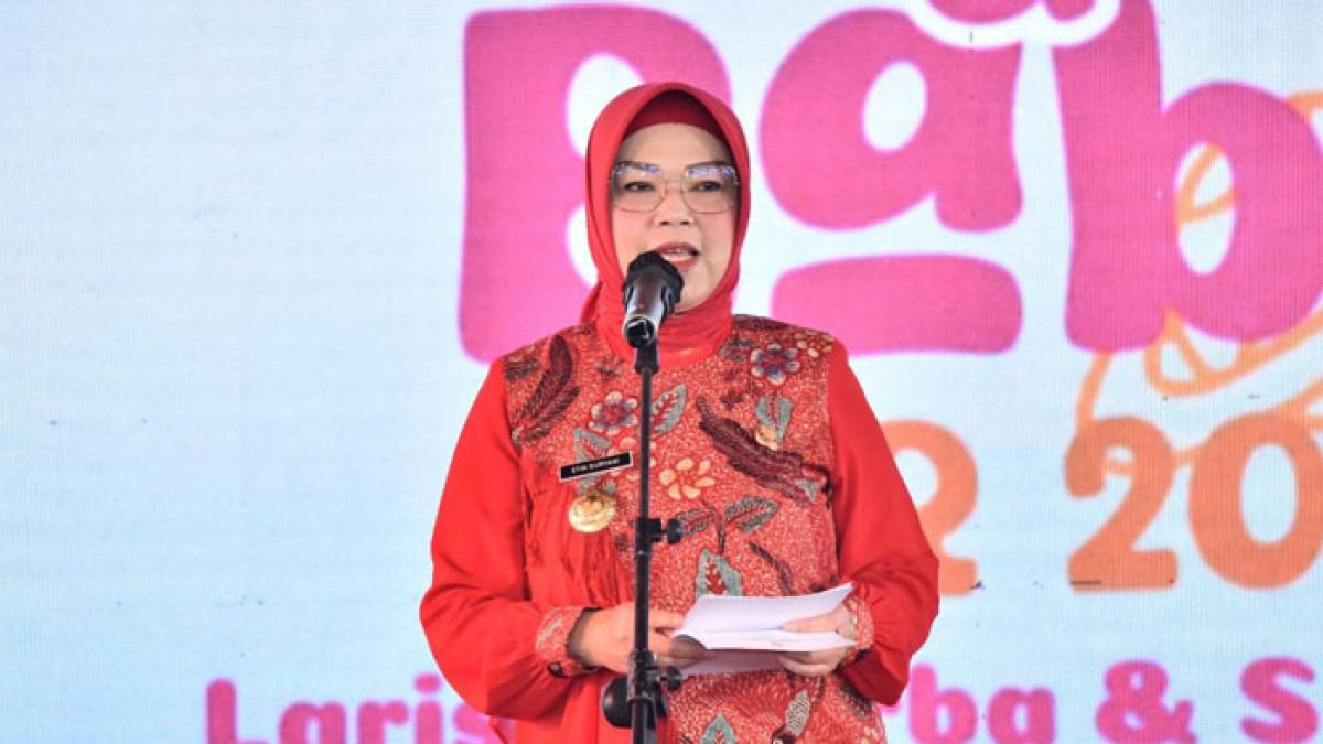 EVENT SUKOHARJO - Bupati Sukoharjo, Etik Suryani, secara resmi membuka kegiatan Mom and Baby Fair 2025 yang digelar di Pendopo Taman Budaya Suryani Sukoharjo, pada Jumat (24/10/2025).